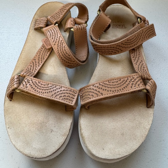 TEVA WOMEN MIDFORM UNIVERSAL GEOMETRIC TAN SANDAL US 8 - Picture 2 of 5